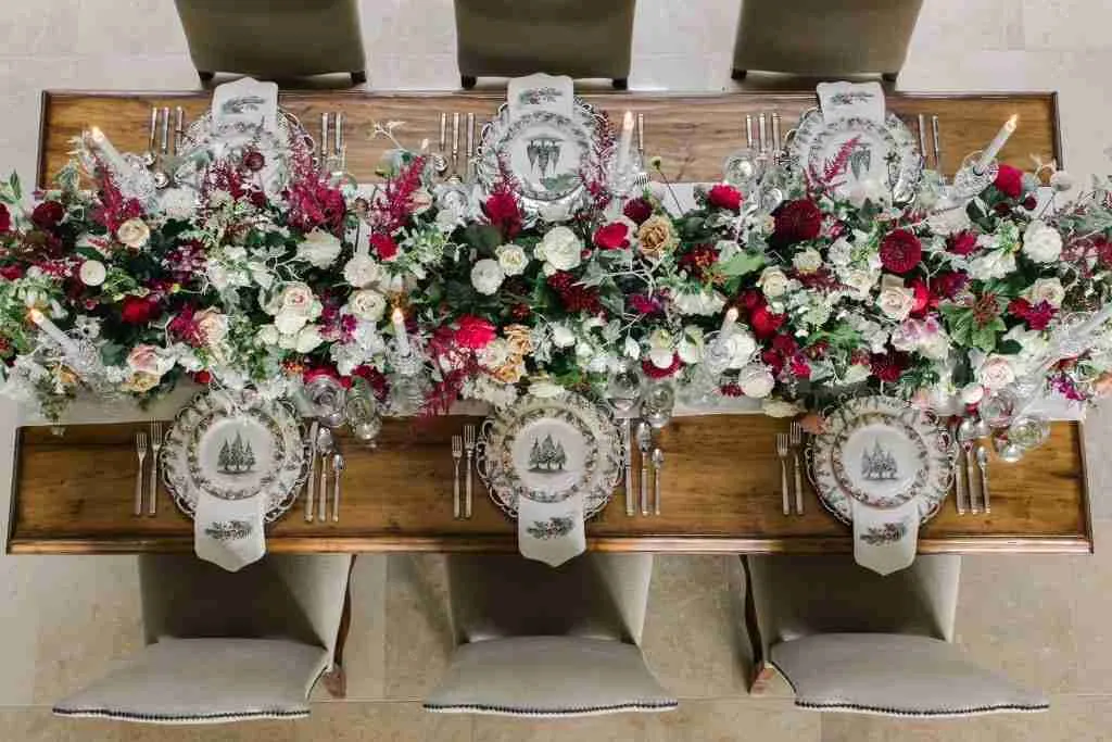 cROWN lINEN TABLESCAPE