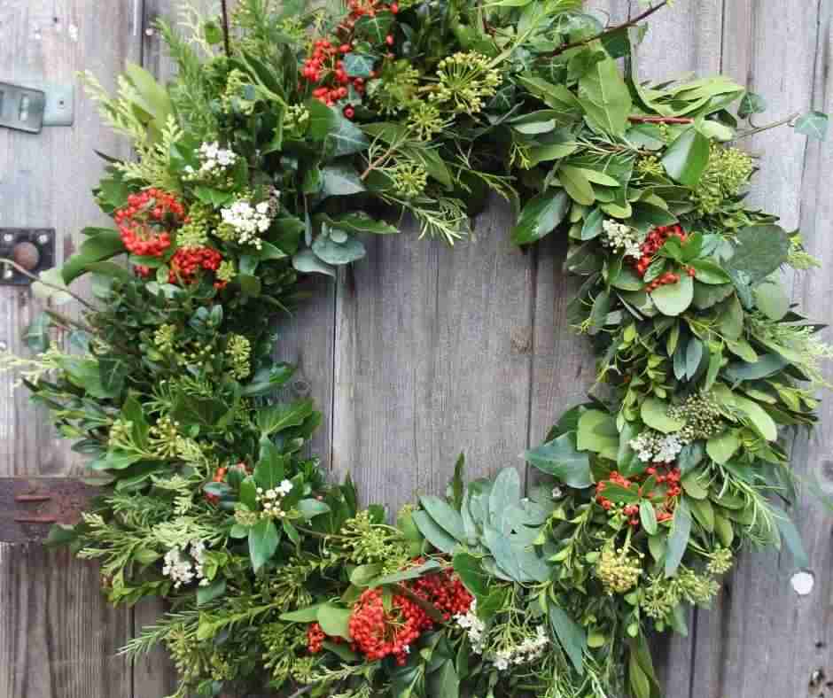 How To Make An Evergreen Wreath in 3 Easy Steps – Gal Pal Lifestyle