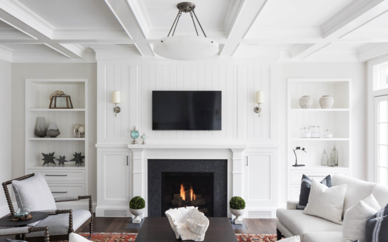 Large living room with white beams and ceiling