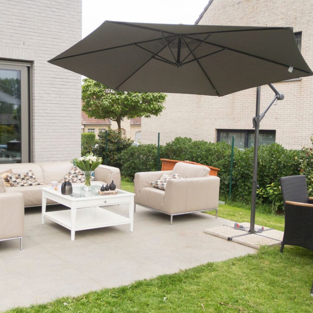 Cantilever Umbrellas-Best patio umbrella ideas. Types of patio umbrellas.