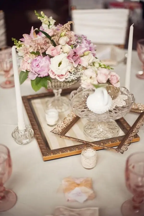 Vintage Chic theme combines the charm of antique style