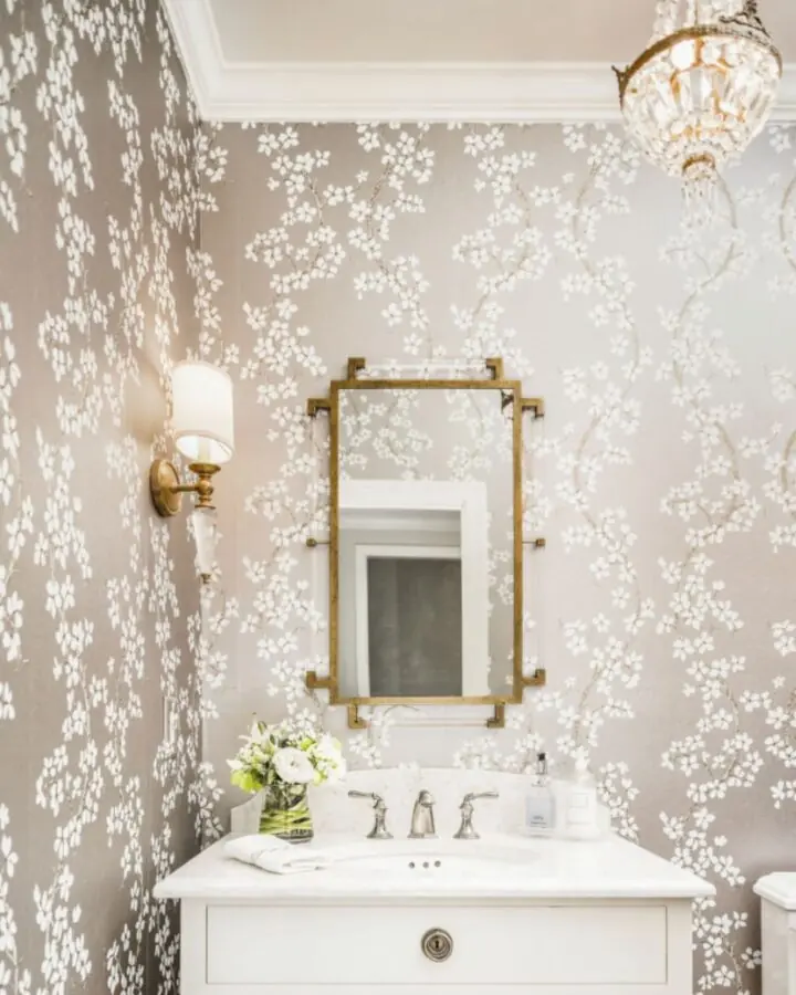 Beige wallpaper with white flowers