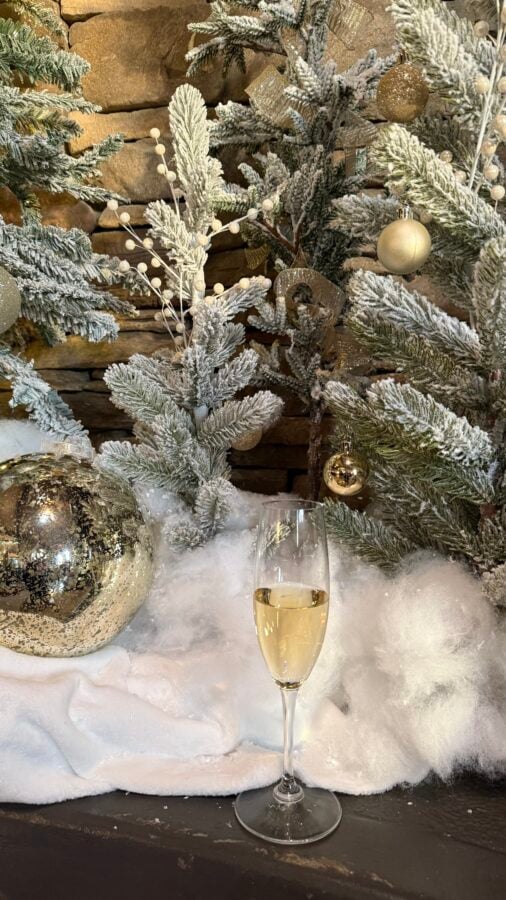 FLOCKED TREES FOR A WINTER WONDERLAND VIBE