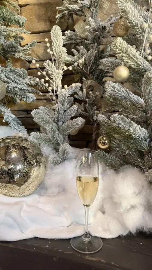 FLOCKED TREES FOR A WINTER WONDERLAND VIBE