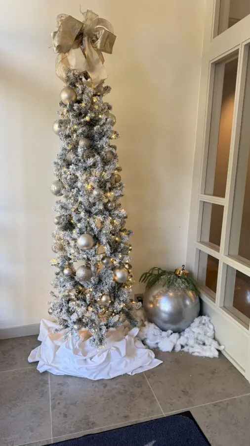 SMALL FLOCKED TREE 