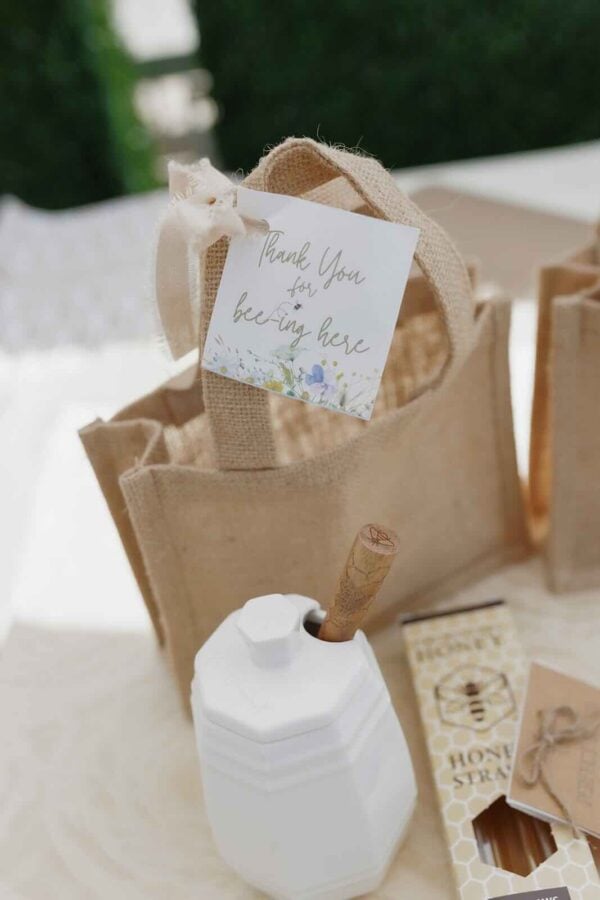 Gift ideas for bridal shower for bee theme