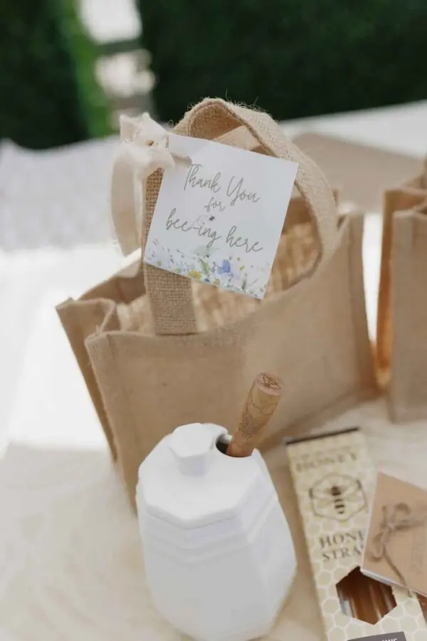 Gift ideas for bridal shower for bee theme